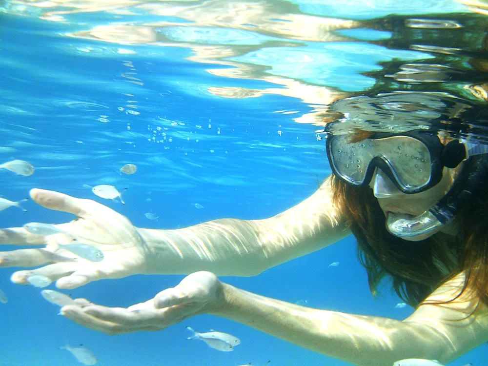 Laura Ruiz haciendo snorkel