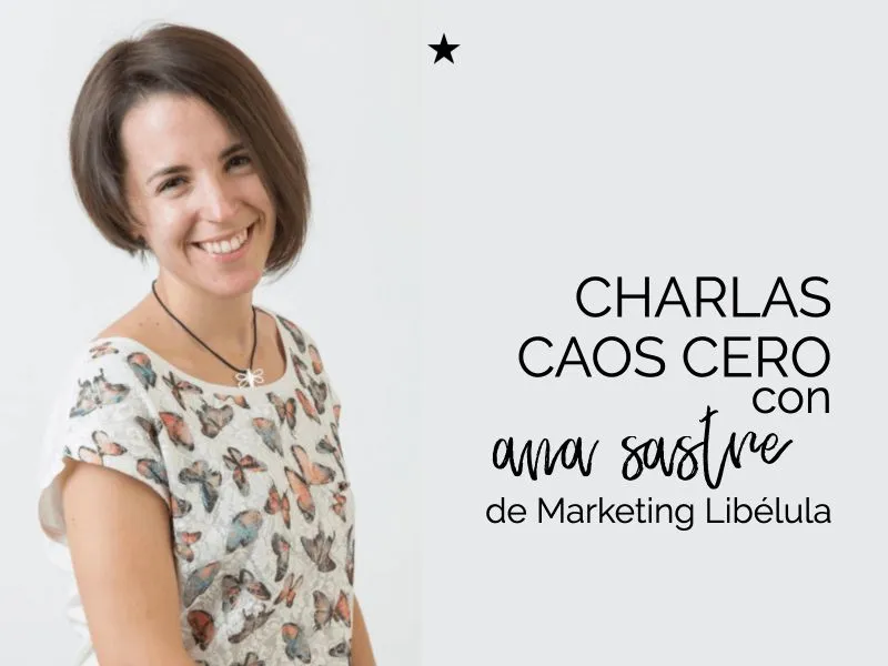 Ana Sastre, de Marketing Libélula, sonriendo junto al texto «Charlas Caos Cero con Ana Sastre»
